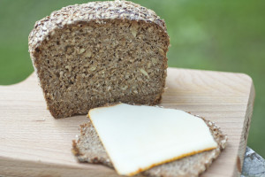 vollkornbrot-with-cheese