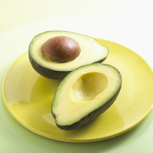 avocado-cut-yellow-plate-pixabay