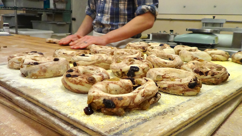 bagels-raisin-dough-and-hands-shaping
