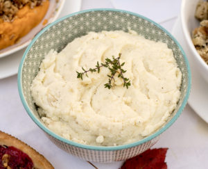 bowl of mashed potatoes