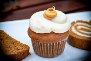 capcake with frosting with pumpkin shape at top